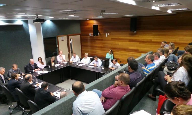  Lideranças e deputados dão ultimato à UDESC sobre cursos em Palmitos e em Pinhalzinho