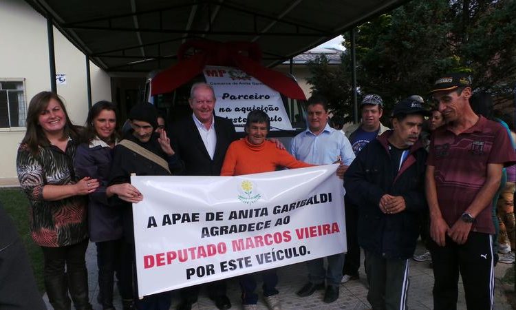  Marcos Vieira entrega veículo para Apae de Anita Garibaldi