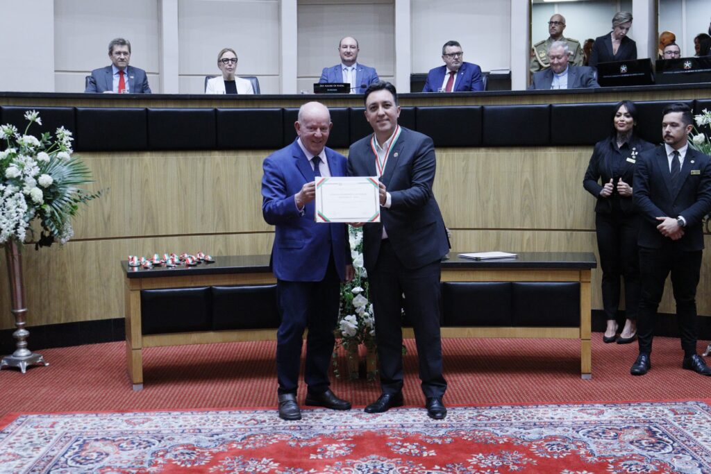 Associação dos Consórcios Interfederativos de Saúde (ACISSC) recebeu homenagem na Alesc